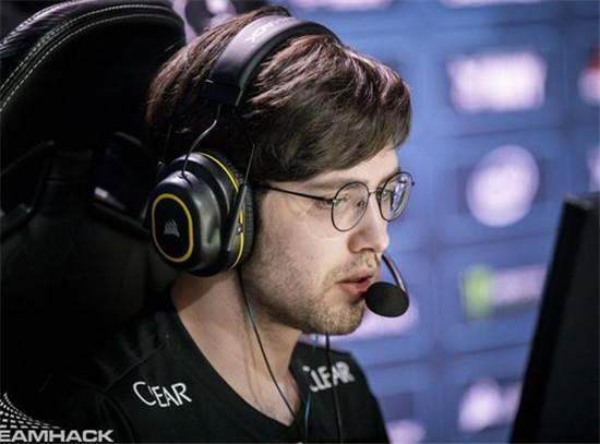 他记录下三 他记录下三